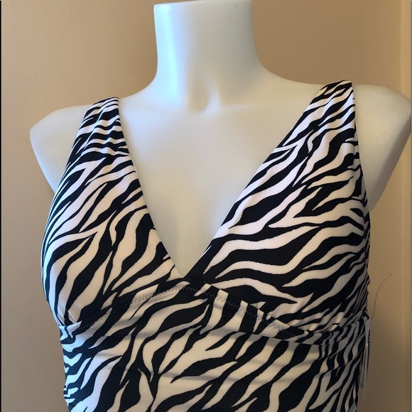 RUCHED DEEP V-NECK ONE PIECE SWIMSUIT 🩱 SIZE SMALL - Picture 7 of 13